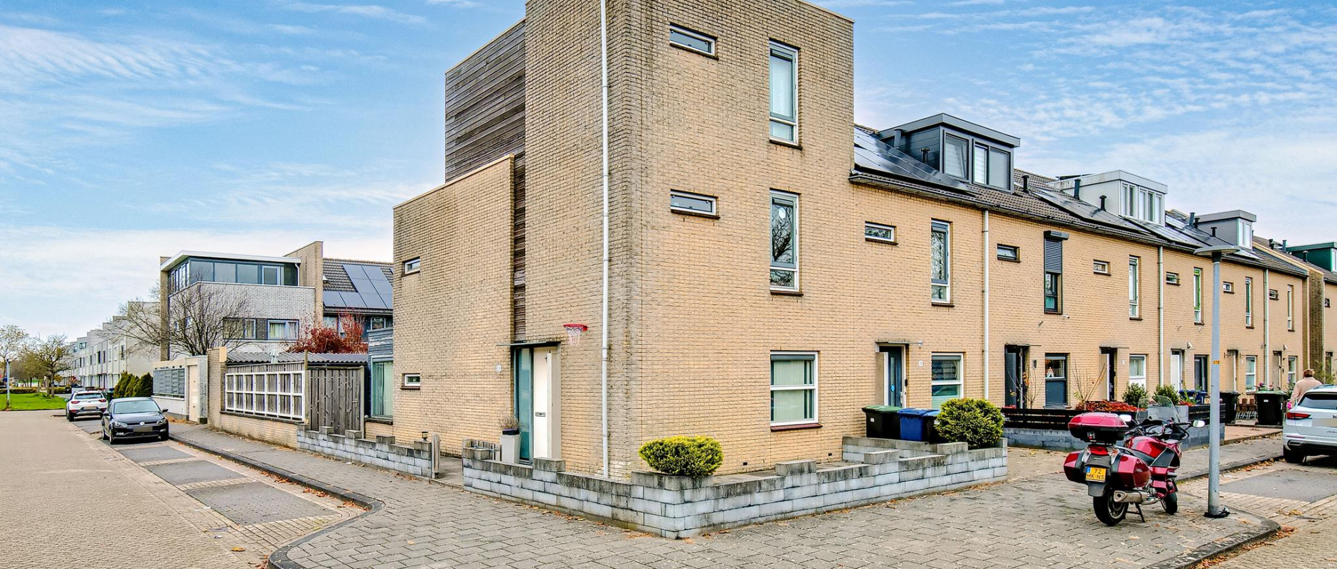 Woning te koop aan de Simon Carmiggeltstraat 26 te Almere
