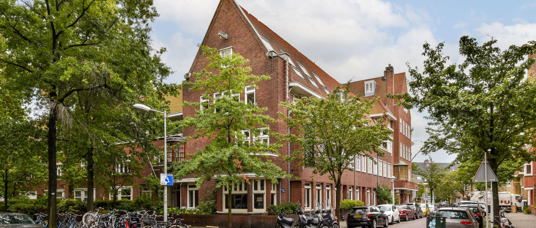 Woning te koop aan de Bachstraat 15 te Amsterdam